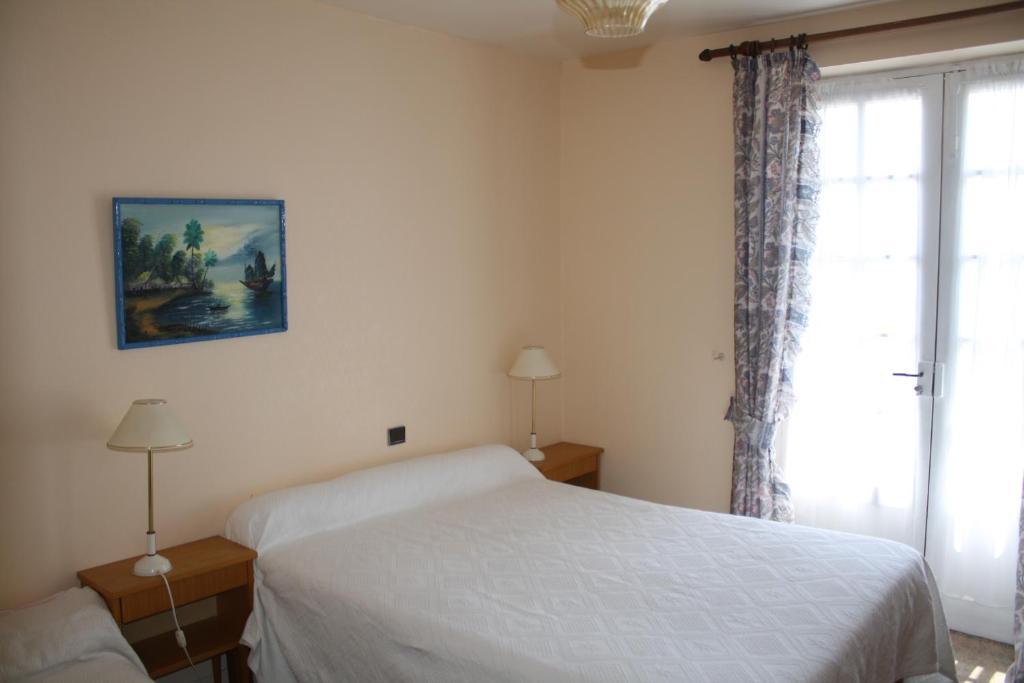 Chambres D'Hotes Et Gite Chastrusse Lanzac Room photo