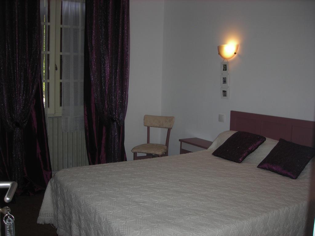 Chambres D'Hotes Et Gite Chastrusse Lanzac Room photo